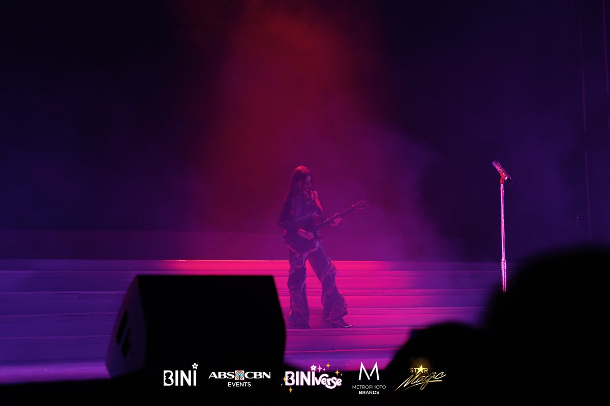 BINI_ph's tweet image. #BINI : That’s what you get when you let your heart fall in love with @bini_mikha’s slayful solo performance at #BINIverse1stSoloConD1!🔥💯

📸 @metrophotoforbrands
#BINIverse_TheFirstSoloConcert
#BINIyahengJUNEpacked