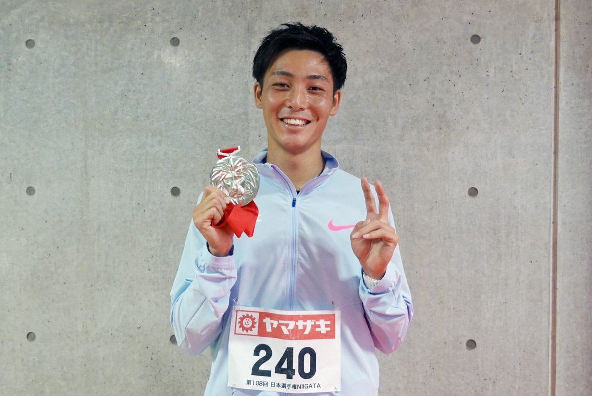 jaaf_official's tweet photo. 【#日本選手権】

／
✨男子200m✨表彰式✨
＼

1位🥇#鵜澤飛羽（筑波大）20秒43
2位🥈#上山紘輝（住友電工）20秒57
3位🥉#水久保漱至（宮崎県スポ協）20秒61
（風+0.2）

おめでとうございます🎉
応援ありがとうございました🙌

#運命をかけた決戦 #U20日本選手権

✅速報
https://t.co/b1rDHougQl https://t.co/eLZGYJ0GeI