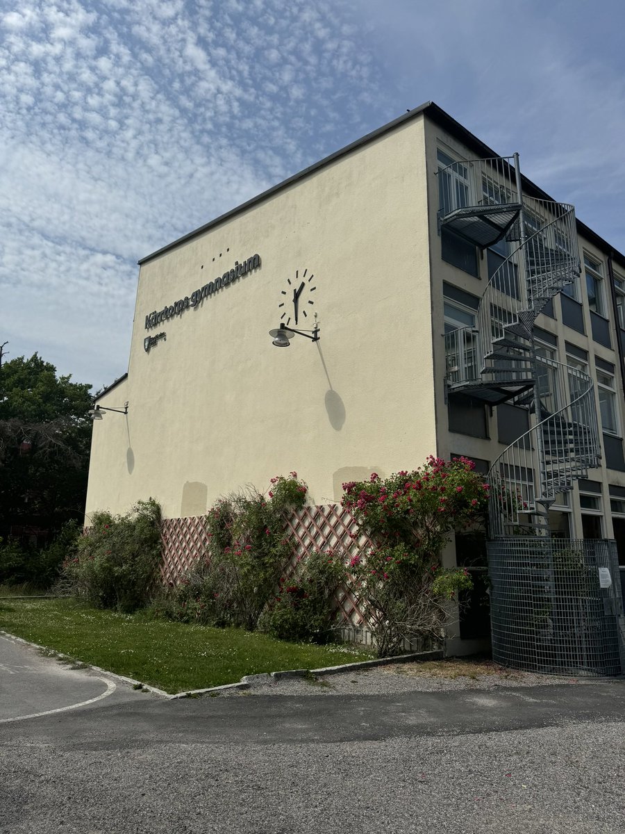 Då är det dags för semester och i höst startar jag upp på min nya skola Stockholm Science and Innovation School. Hejdå Kärrtorps gymnasium❤️Det har varit roliga och väldigt lärorika år.