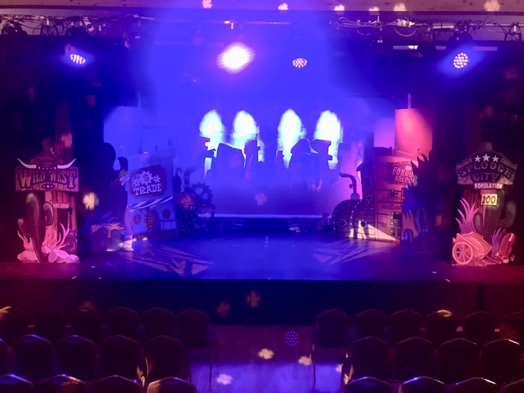 It is showtime and the Y5/6 pupils are ready to wow the crowds! #dreambuildgrow