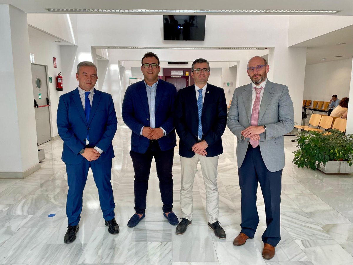 IcagrTwit's tweet image. ##Servicios | Esta mañana, el ICAGR, representado por su vicedecano, @mir15antonio, ha estado visitando junto al delegado de @EmpleoJunta, @javinarila, el #CMAC de  Motril, que retoma su habitual calendario con una veintena de conciliaciones al mes. 
🔗icagr.es/noticias/detal…