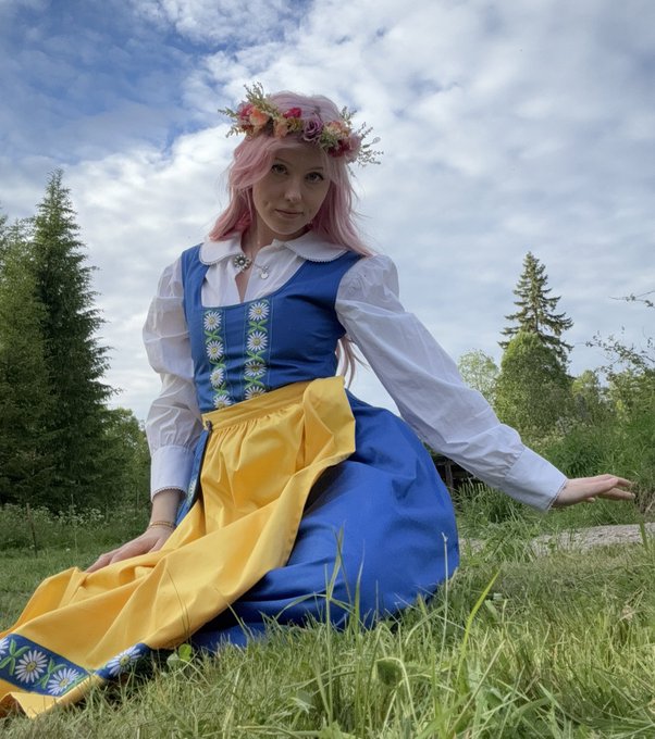 Happy midsummers from Sweden 🇸🇪🩵💛 https://t.co/uVk0dos5bd