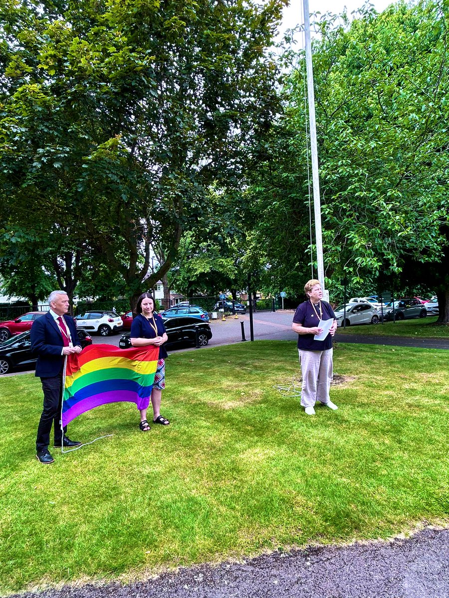saintolaves's tweet image. This morning our Headteacher, Mr Andrew Rees, accompanied by members of staff and students raised the Pride flag for Diversity Week. 🏳️‍🌈
#pridemonth #pride2023 #Pride #diversityandinclusion #DiversityWeek #inclusion #stolavesgrammarschool #orpington #happinesssuccesscommunity