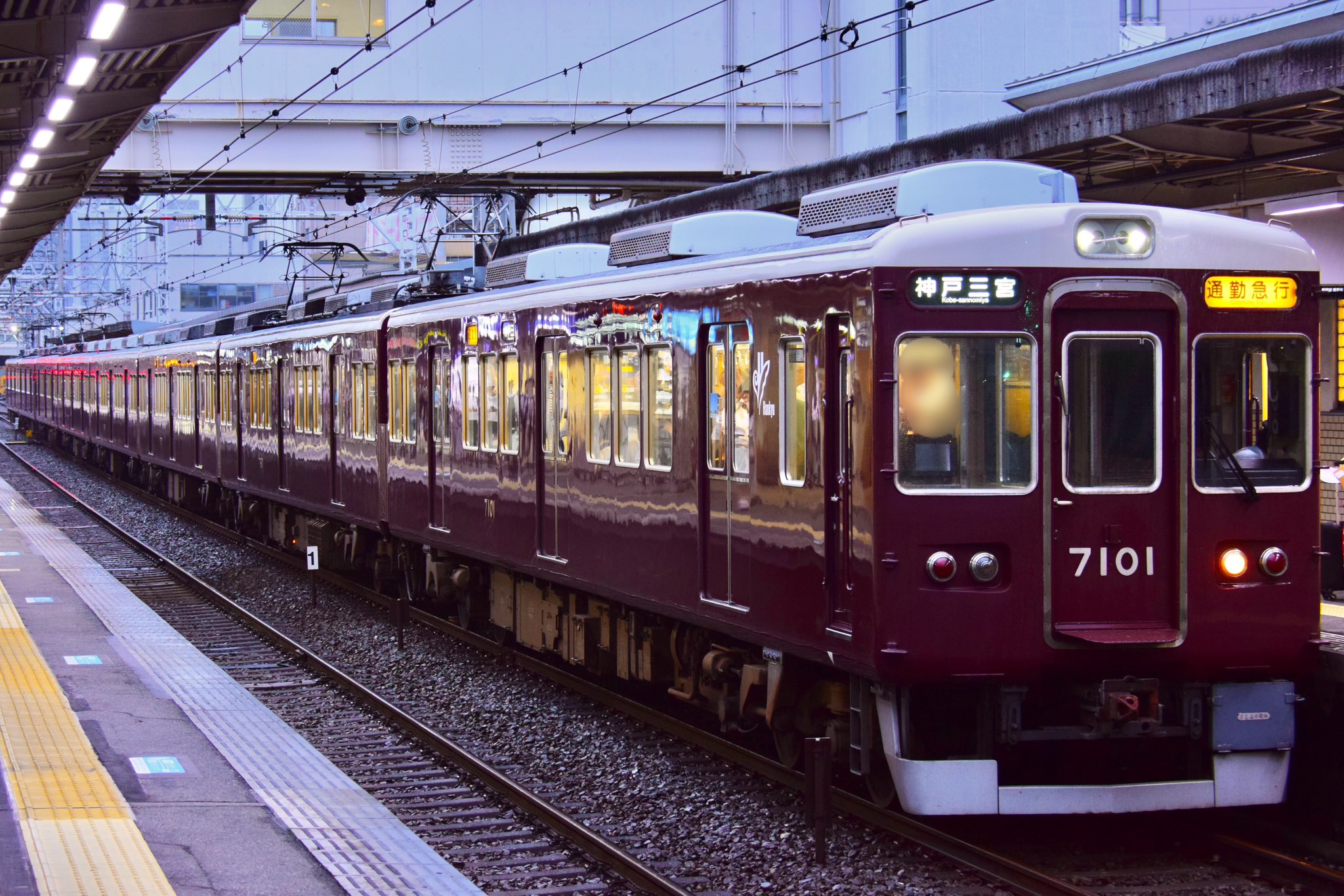 阪急7001f+8042f 阪急】8000系8042F+7000系7001Fが連結して試運転 |2nd-train鉄道