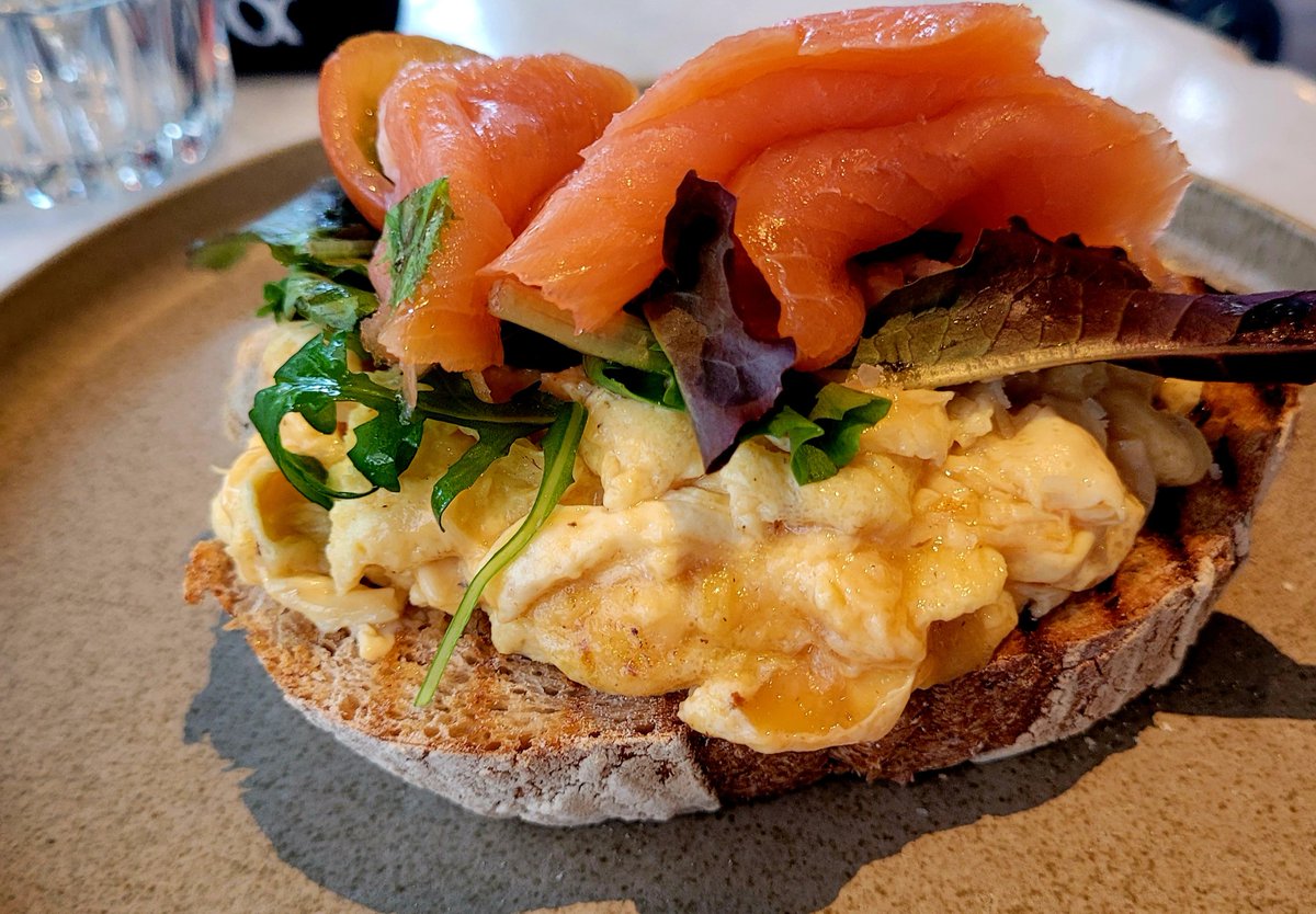 EmperorBTC's tweet image. British Grandma who owns the café asks me, 
"Is everything going good, babe?"

Me: "No."

Grandma: "Oh, I’m sorry, love. Tell me."

Me: "I wish the weather was as lovely as you."

Granny smiles. Emperor happy.