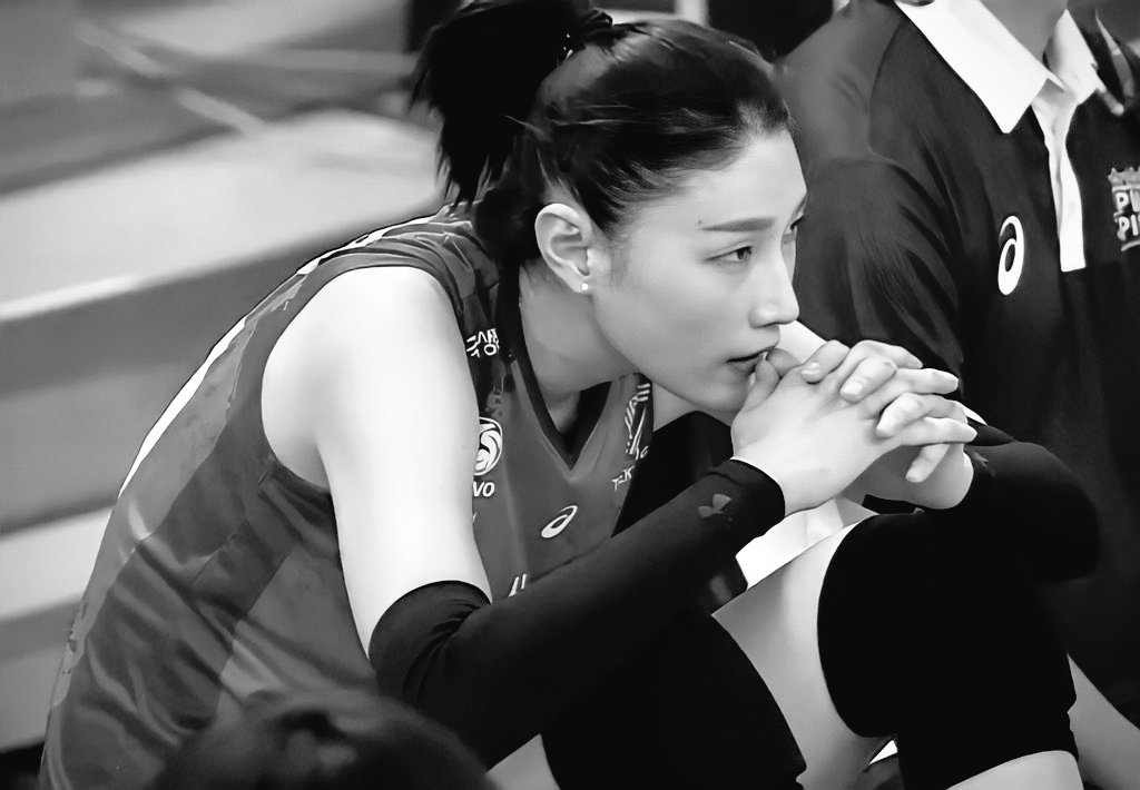 "표정이 죽는 중이야 씨발, 웃어."

김연경
37살 한일전산고 f1