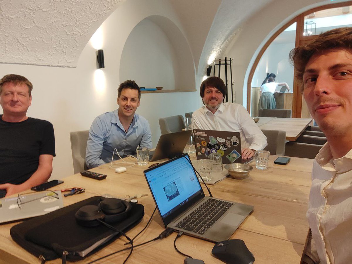 Laundry Full Service Design Premium Logo Afbeelding door Kerja Serabutan ·  Creative Fabrica, image size:1200x900