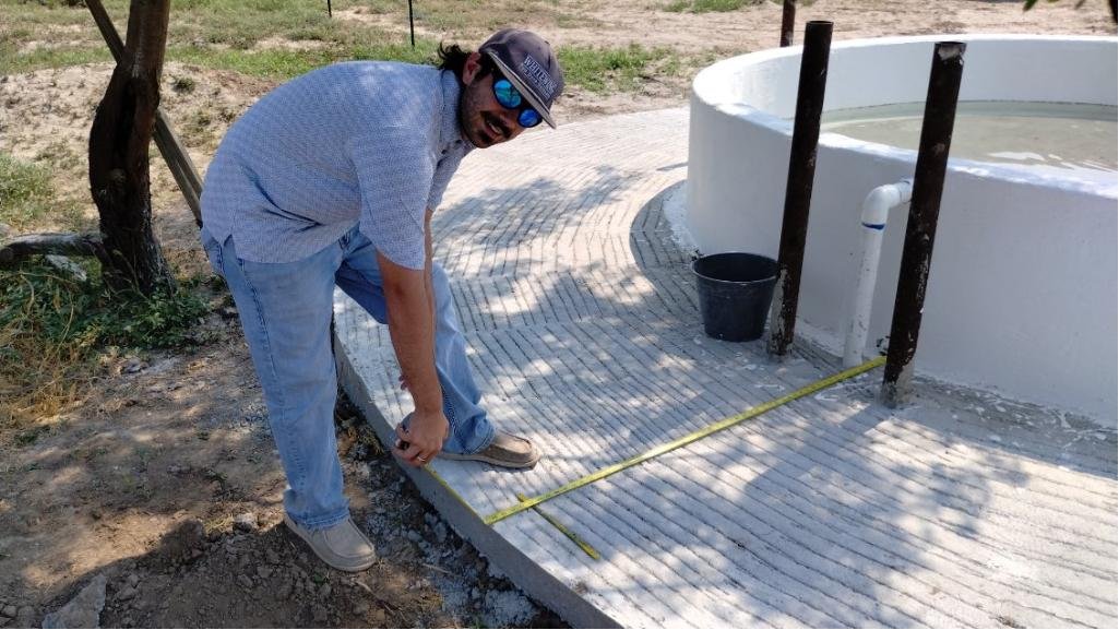 Pedro Garza, Texas A&amp;M University-Kingsville #TAMUK is one of several USDA NRCS #interns this summer across #Texas. Interested in interning with NRCS? Sign up for GovDelivery at public.govdelivery.com/accounts/usdaf… Texas Recruitment notifications! #Pathways #internship <a href="/JavelinaNation/">Texas A&M-Kingsville 🐗💙💛</a>