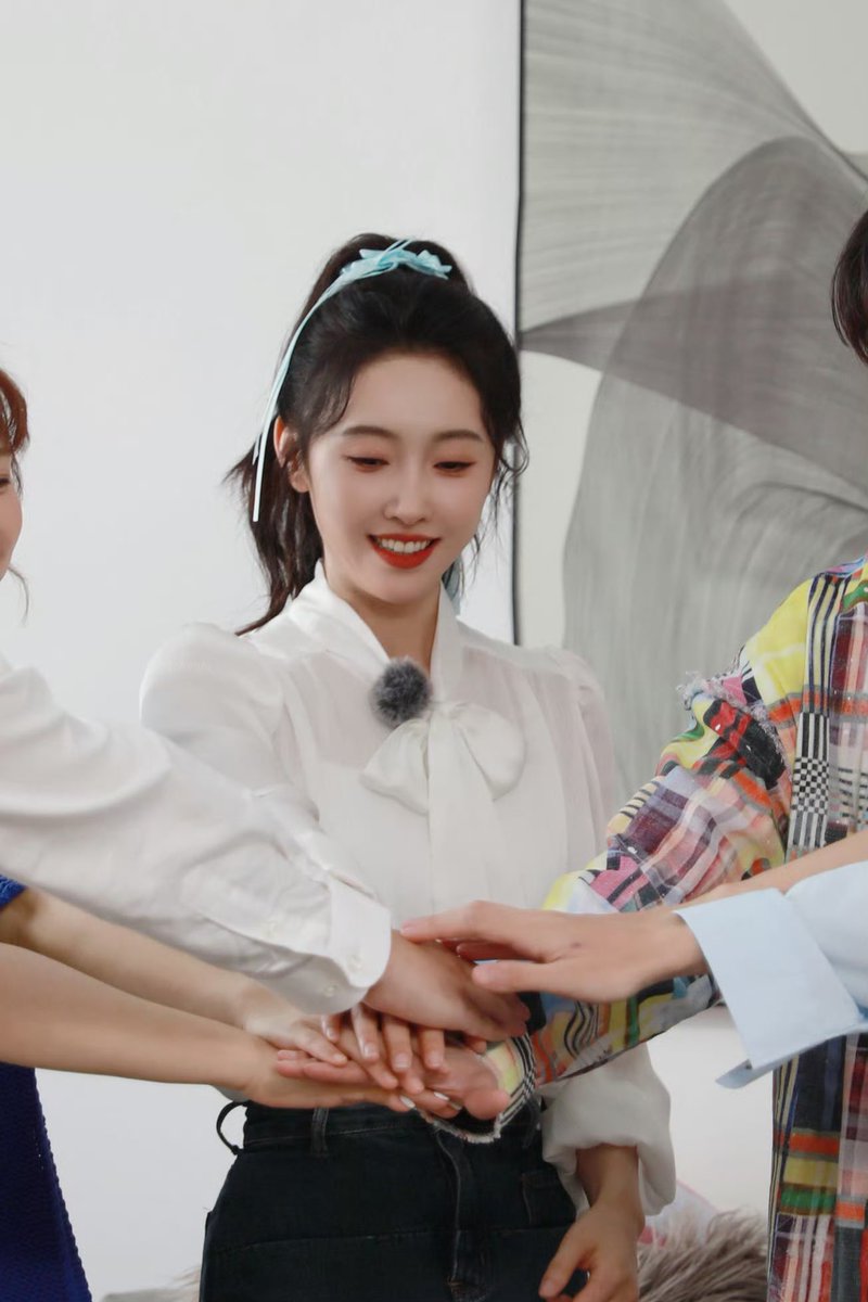 xuanlufanpage's tweet photo. 240627 #XuanLu studio
“Fafa partner Xuan Lu is on business, welcome everyone to take order”
#FafaStore #马栏花花便利店 season 2 on Mango TV”
#宣璐 #선로
2/3 https://t.co/ws0nwgPEJJ