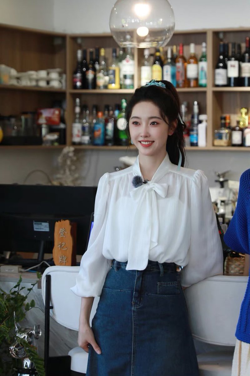 xuanlufanpage's tweet photo. 240627 #XuanLu studio
“Fafa partner Xuan Lu is on business, welcome everyone to take order”
#FafaStore #马栏花花便利店 season 2 on Mango TV”
#宣璐 #선로
2/3 https://t.co/ws0nwgPEJJ