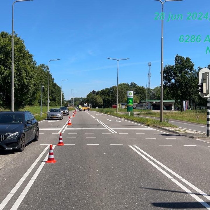 WIS_Limburg's tweet photo. Door een ongeval tussen een lijnbus en een fietser is de #N278 vanaf Wittem ri. Maastricht afgesloten. Hulpdiensten zijn aanwezig om eerste hulp te verlenen. Onbekend wanneer de weg weer open gaat ❌⚠️^Wis Susan/Jeroen @RWSverkeersinfo https://t.co/ursmV45Fo4