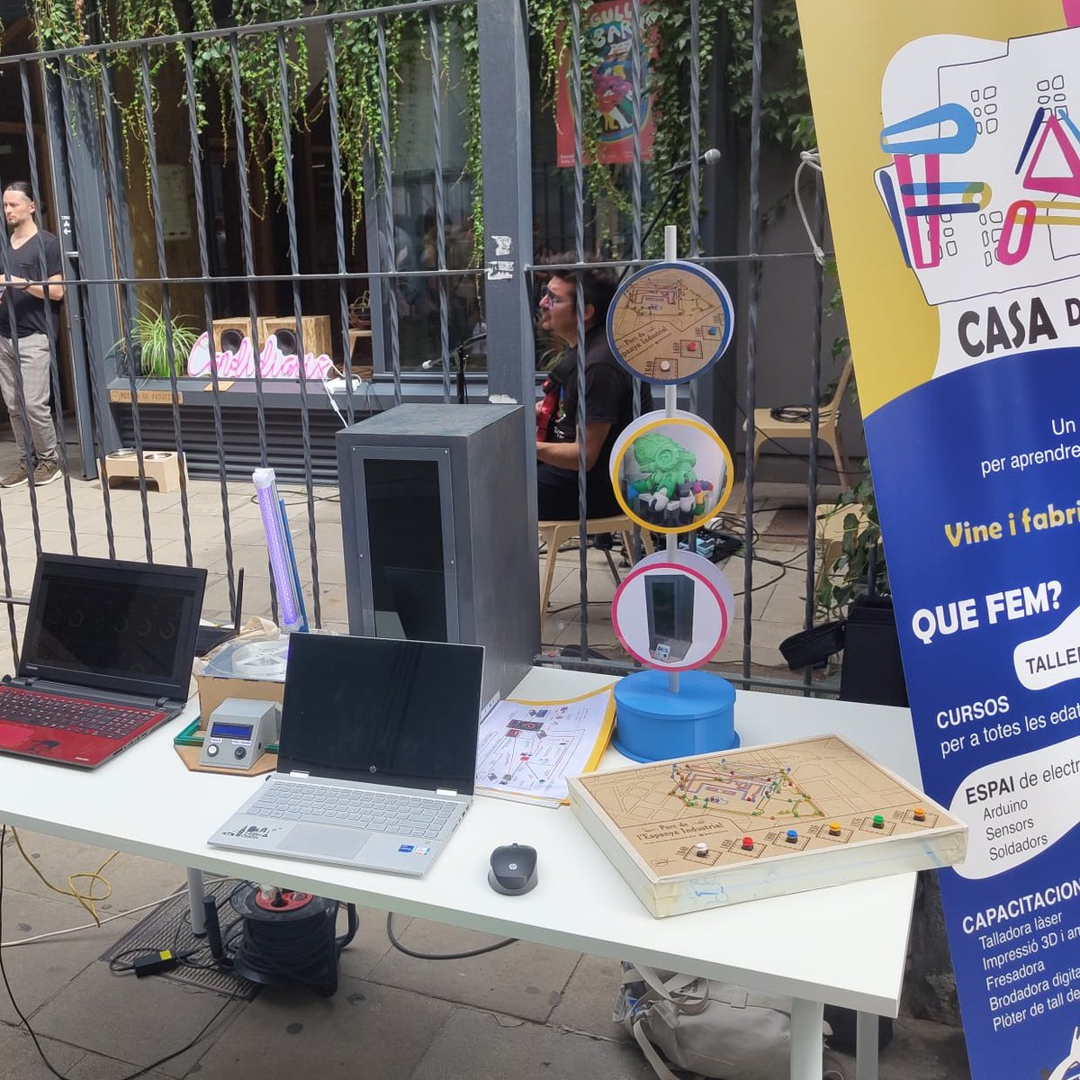 Ahir al #festixaf a l'Ateneu de Fabricació de Gràcia @afabgracia . Una meravella poder compartir i conèixer els projectes dels centres de fabricació d'arreu de Barcelona✨