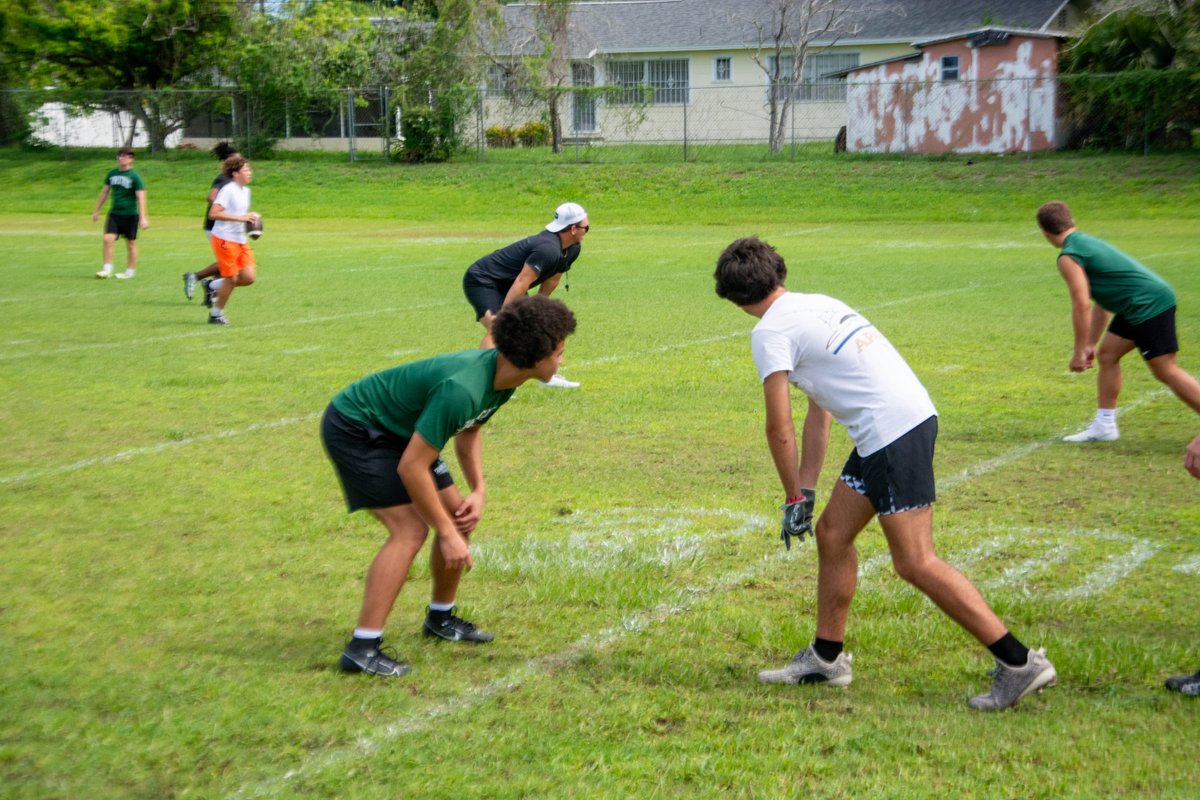 Wrapping up an amazing week at Junior Crusader Football Camp! Big shout-out to all who participated! 🙌🏈