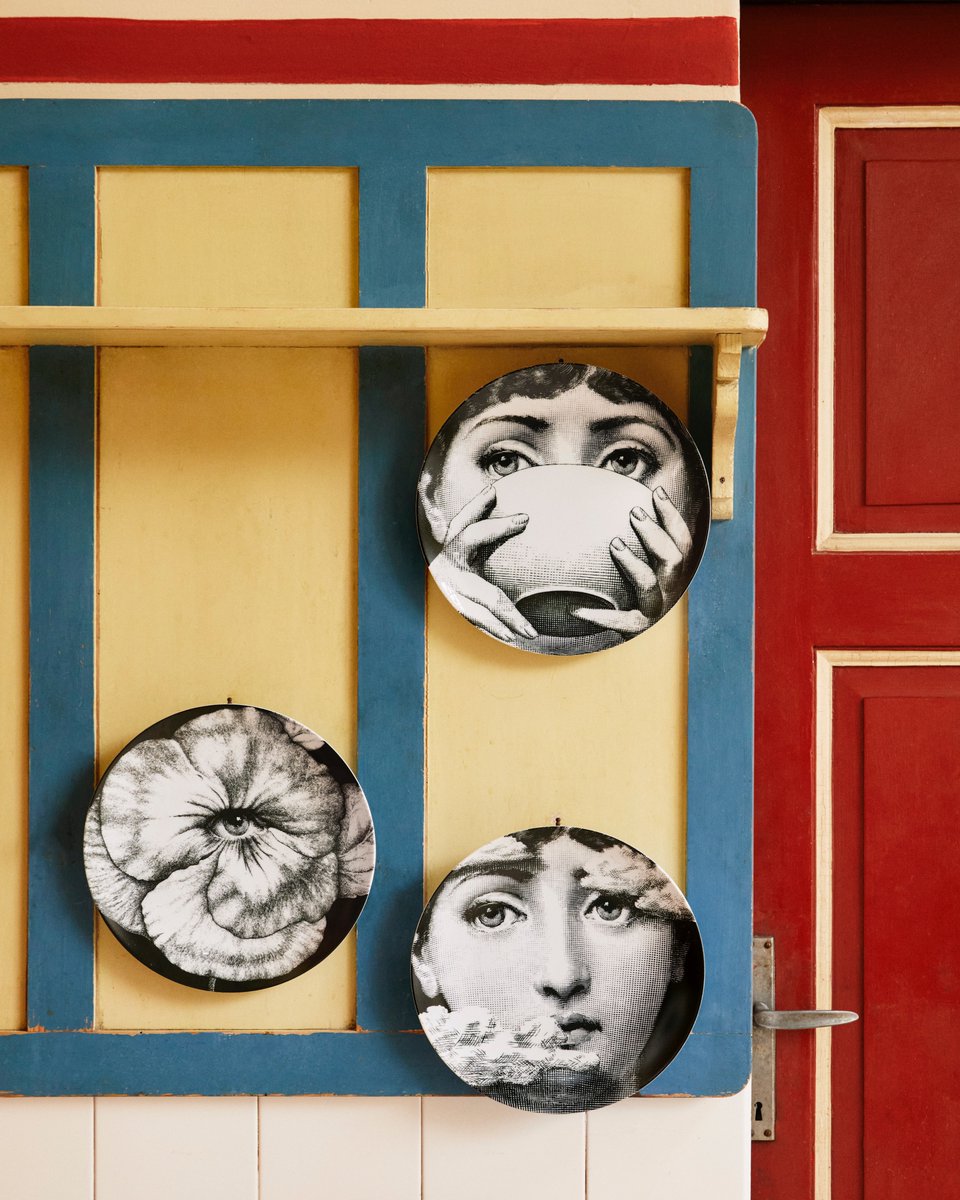 FORNASETTIofcl's tweet photo. An infinite creative game unfolds through the face of Lina Cavalieri. Sipping a coffee, the head in the clouds, transformed into a flower, Lina's beauty remains unvaried.
#Fornasetti
#Wallplates
#Temaevariazioni #Décor https://t.co/SZSFmbADIa