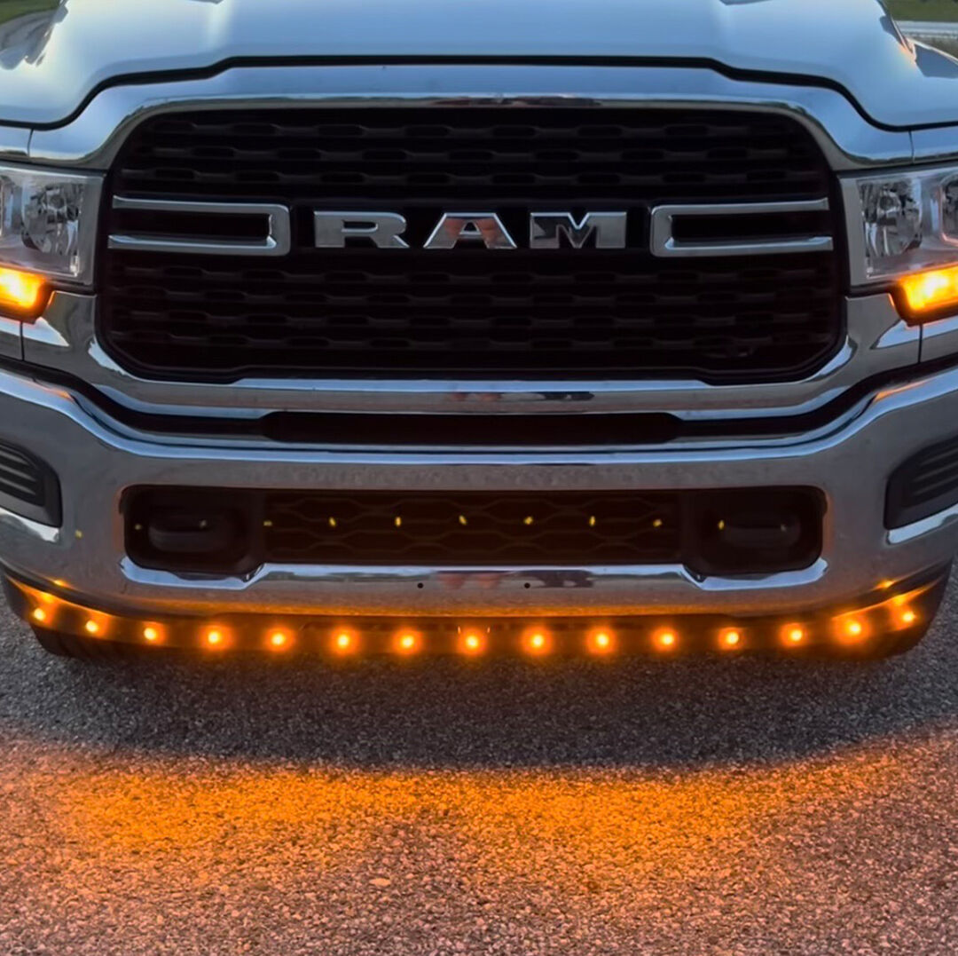 maxxima's tweet image. Upgrade your vehicle's lighting system with our M09300YCL the durable and warranty-backed amber light. Crafted with a polycarbonate lens &amp;amp; housing! bit.ly/3RrDznZ  #lighting #LEDs #Clearancemarker #trucking