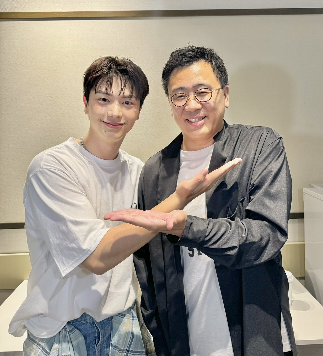 furuyamasayuki0's tweet photo. ユク・ソンジェさんのファンミ‼️『2024 YOOK SUNG JAE 個人展 : Look Closely (1995作) in Japan』大阪公演でもMCを務めました😊ツアーの最終公演ということもありますが、大阪ならではの盛り上がりもありましたね😉次はいつ会えるでしょうね😭ドラマの次回作、楽しみに���ています👋撮影ファイティン💪 https://t.co/nRIPy0hHwd