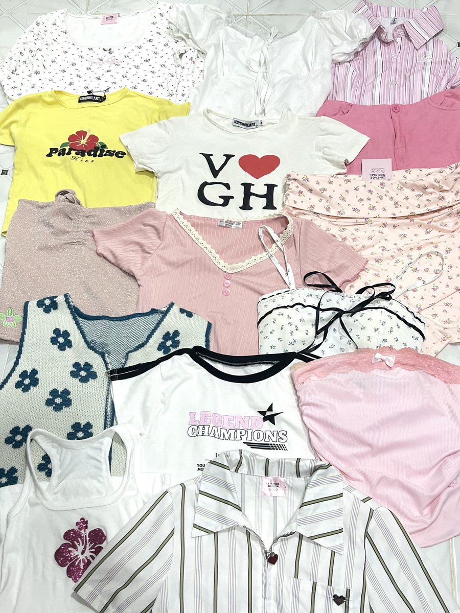 2handstore_'s tweet photo. ⭐️ ส่งต่อเสื้อผ้า โล๊ะถูกๆ 🏖️  

  🫧 มีมากกว่าในรูปมีทุกแนว 🏄🏻‍♀️

     🐠 รีทวิต + ฟอล   ลด 5฿  🫧 

   🎀 ปักรอเลยคั้บ เดี๋ยวมาเรียกน้า 

🍎 ลงของวันเสาร์ 19.30 

#ส่งต่อเสื้อผ้า #vghbkk #ส่งต่อกระเป๋า #cintageshop #mon2sun  #unigam #kappabkk #bemingbkk #uxryclub https://t.co/mgaMK8m62T