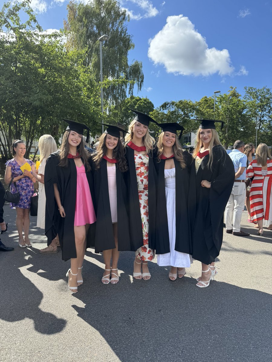 MiddlesexUni's tweet image. Wow graduation week flew by 🤯

We’ve had so much fun celebrating you this week and can’t wait to do it all again today. Congrats to our Arts, Business and Education students walking the stage 🎉

#MDXGrad