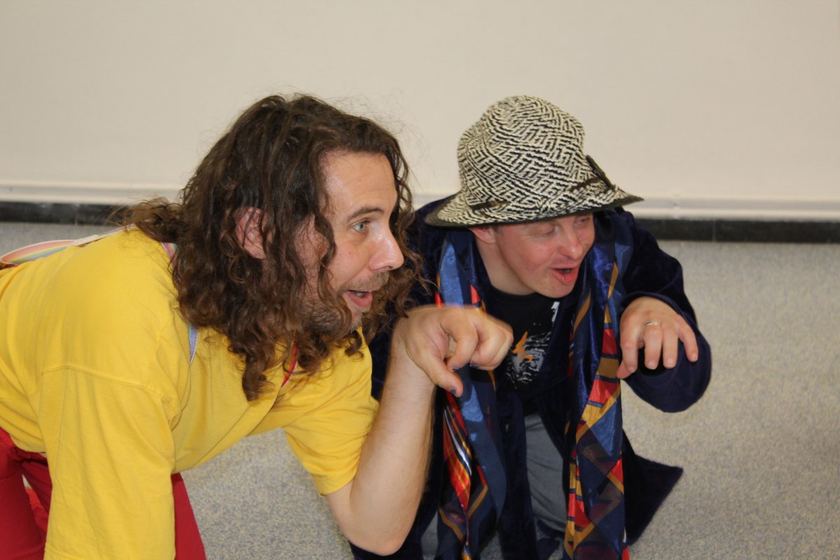 asproseatgrup's tweet photo. 🎭 Al CO Can Carreras vam gaudir d'una experiència única amb Re-Clownexion i el talentós Joan Baptiste. 🤡 Vam posar-nos el nas de clown i vam improvisar escenes divertides amb materials simples.
#Asproseat #AsproseatGrup #CanCarreras #ImproClown #ArtsEscèniques #SalutEmocional https://t.co/QoqM0ODGbB