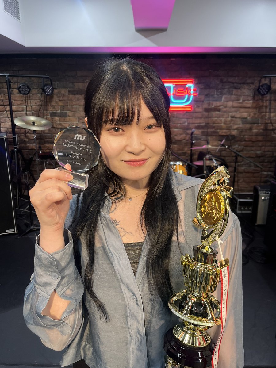neec_mu's tweet photo. ❤️‍🔥MU MUSIC AWARDS❤️‍🔥

Monthly Live
初代 優勝者【ヒラクボ マユ】

今年から開催された
MU科の
No.1を決めるイベント
MU MUSIC AWARDS！✨

月に一度のMonthly Liveで優勝した者だけが出演権を獲得する事ができます🔥

彼女のパフォーマンスは
学年末に行われるMU MUSIC AWARDSで
ご覧いただけます😌 https://t.co/xohwXmYjqp