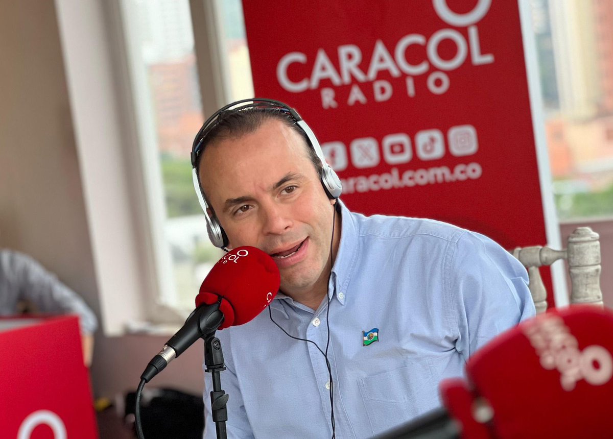 alejoeder's tweet photo. Hoy tenemos el gusto de estar con Gustavo Gómez y todo el combo de @6AMCaracol de @CaracolRadio en Cali. ¡Conectados!

https://t.co/QCdLhOVeFU https://t.co/d8ojYAQhEx