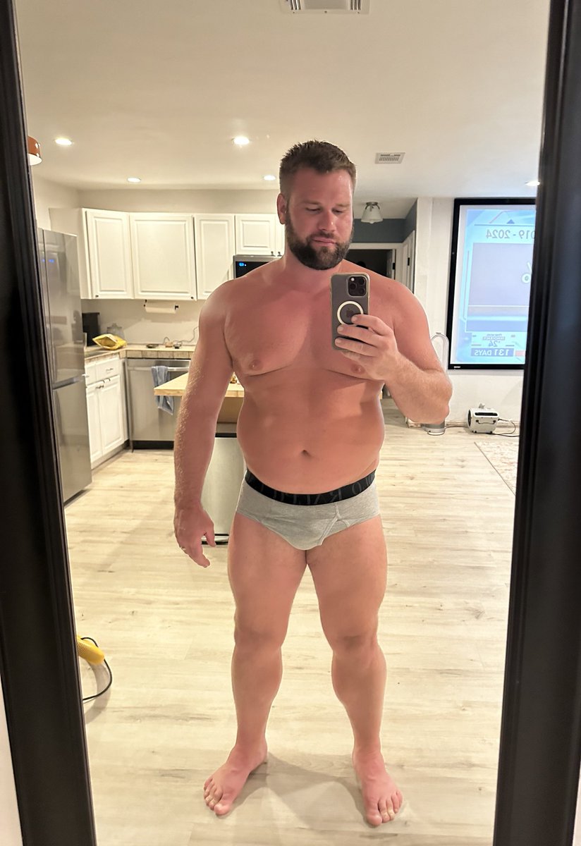 thebearlymike's tweet photo. TGIF! 🥳 https://t.co/4V3OxZqCUm