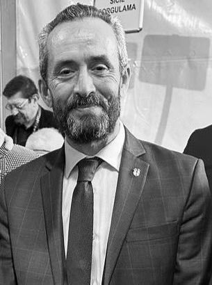 Değerli kardeşimiz Necdet Altan'ı, kaybetmenin derin üzüntüsünü yaşıyoruz. Kendisine Allah'tan rahmet, yakınlarına ve camiamıza baş sağlığı diliyoruz.  

Zamansız bir gidişin ardından kelimeler yetersiz kalıyor. Yattığın yer incinmesin Necdet.