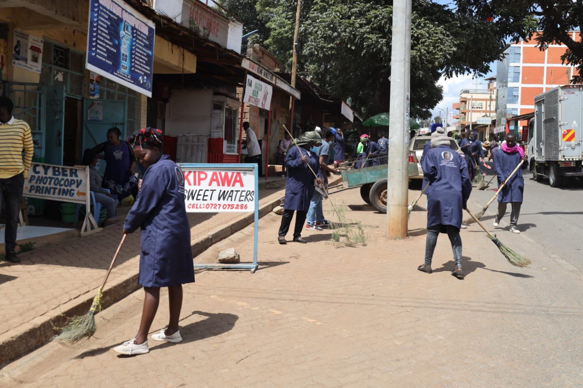 LandsHousEnergy's tweet photo. The Ngarisha Mtaa na Governor Wavinya Ndeti program is being implemented in  Tala-Kangundo Municipality.

The Chief Officer in charge of Housing and Urban Development Mr. Collins Adipo &amp; the Municipality Manager Madam Ann Masai have applauded the commitment the staffs have shown https://t.co/AHfHDbHekf