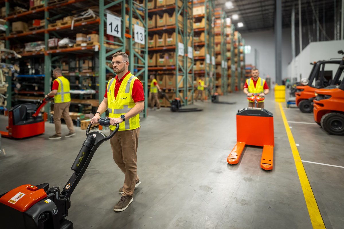 We are thrilled to unveil two groundbreaking additions to our warehouse product lineup: the Linde MT15B and MT22 electric pallet trucks! 

Read the press release here: bit.ly/45MxPuP 

#WeKeepTheWorldMoving #KIONGroup #LindeMaterialHandling #LMH #ElectricPalletTruck