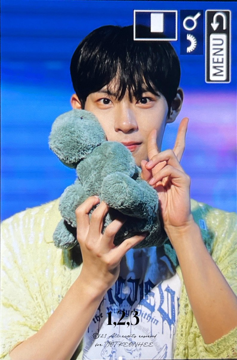 240628 사운드웨이브 대면 팬싸🦕💙

공룡 거니💙🦕

#홍건희 #HONGKEONHEE #ホンゴニ 
#티아이오티 #TIOT