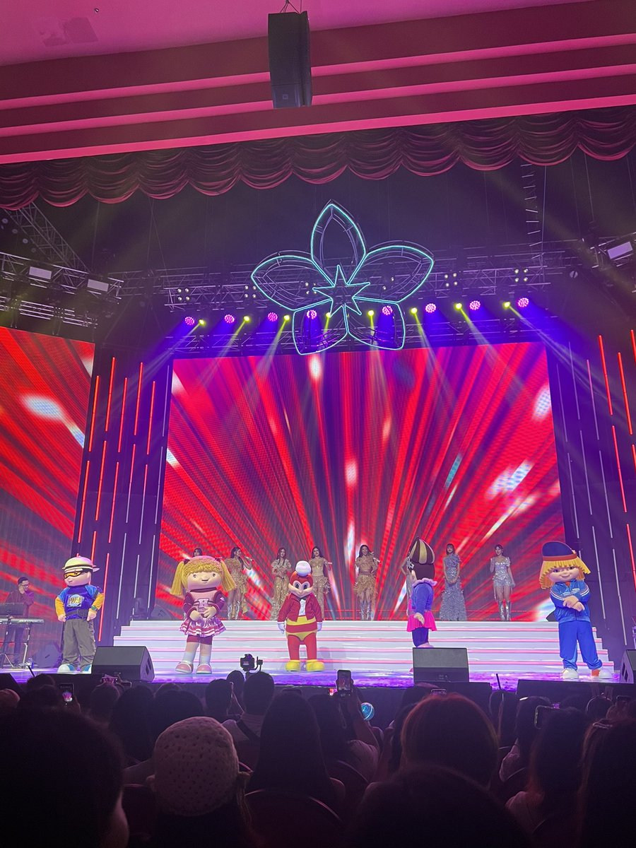 cupofjho_'s tweet photo. may special guest yan sila omg

BINIVERSE CONCERT DAY 1
#BINIverse_TheFirstSoloConcert
#BINI @BINI_ph https://t.co/54yvP4BVky