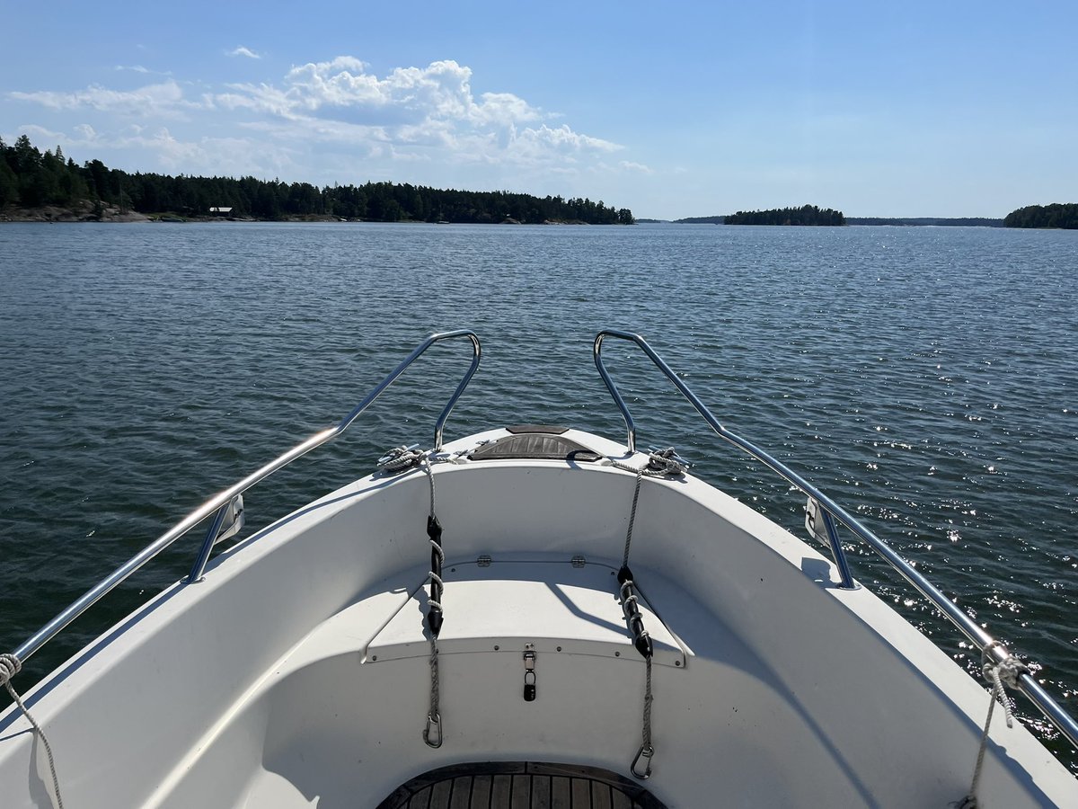 stefanfroberg's tweet photo. Eilen Keski-Suomi ja järvimaisema, tänään Espoo ja merimaisema, kesä on hienoa aikaa 🚤🌞😁 https://t.co/dGgNETa32B
