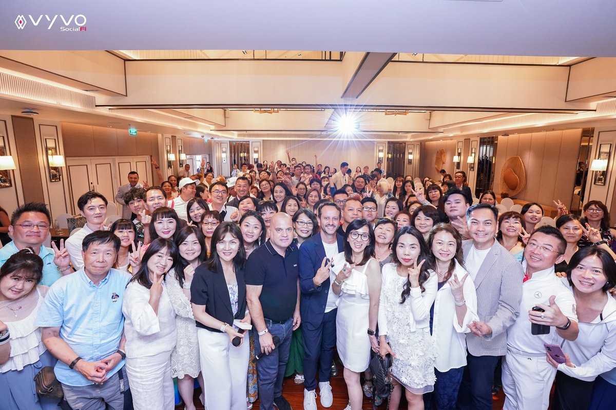 vgenjapan's tweet photo. @vGenTweets 📢 To view more photos from today's leaders meeting with #Vyvo Taiwan, Japan, Malaysia and Vietnam, click the link here ➡️ https://t.co/krB2xHb5aE https://t.co/5tXTlRwFPT
