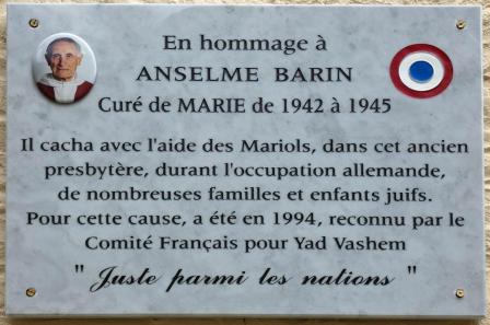 Durant la Seconde Guerre mondiale, Anselme Barin, curé de Marie, cacha dans le village des familles juives. Une plaque rend désormais hommage à ce "Juste parmi les Nations".
Dossier 5894
#lamemoireadelavenir
