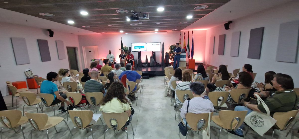 IES Albalat (@iesalbalat) on Twitter photo Ayer nuestros profesores <a href="/kapormm/">Ramón Madrigal</a> <a href="/canchoreloj/">Ramón González</a> y <a href="/esticomitia_c/">Carolina Molina Fernández</a> ejercieron, junto a <a href="/fmasero/">Francisco Javier Masero</a>, de talleristas en <a href="/jute2024/">JUTE24 Cáceres | Universidad de Extremadura</a>. Mostraron cómo se ha implantado la metodología #AdFE en Extremadura, y cómo la aplica nuestro centro. Damos las gracias a los organizadores. Un lujazo. Ayer nuestros profesores <a href="/kapormm/">Ramón Madrigal</a> <a href="/canchoreloj/">Ramón González</a> y <a href="/esticomitia_c/">Carolina Molina Fernández</a> ejercieron, junto a <a href="/fmasero/">Francisco Javier Masero</a>, de talleristas en <a href="/jute2024/">JUTE24 Cáceres | Universidad de Extremadura</a>. Mostraron cómo se ha implantado la metodología #AdFE en Extremadura, y cómo la aplica nuestro centro. Damos las gracias a los organizadores. Un lujazo.