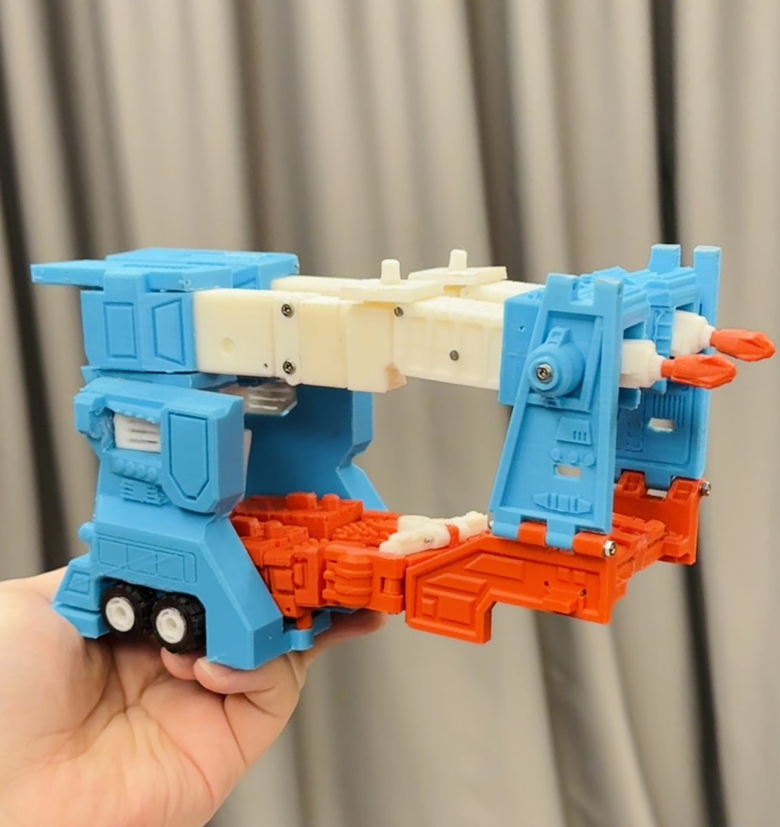 Hightail_Works's tweet photo. MISSING LINK/ G1 Universe ULTRA MAGNUS!!!

I love how he turned out! Ultra Magnus is amongst one of my favourite G1 toys. Being able to pose him is still mind blowing.

The trailer transforms into the entire Ultra Magnus, he doesn’t need the cab! I’ll put more pics below! https://t.co/FLJL7GVbjs