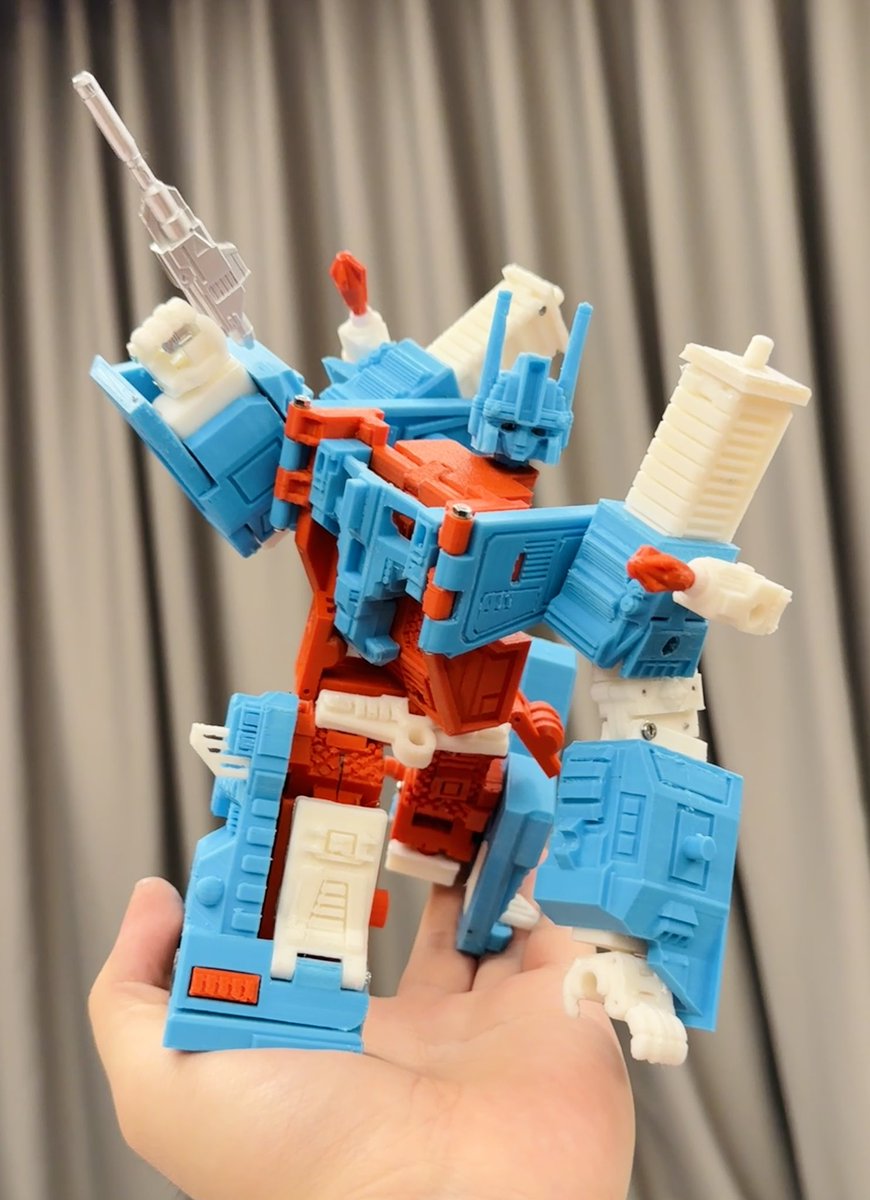 Hightail_Works's tweet photo. MISSING LINK/ G1 Universe ULTRA MAGNUS!!!

I love how he turned out! Ultra Magnus is amongst one of my favourite G1 toys. Being able to pose him is still mind blowing.

The trailer transforms into the entire Ultra Magnus, he doesn’t need the cab! I’ll put more pics below! https://t.co/FLJL7GVbjs