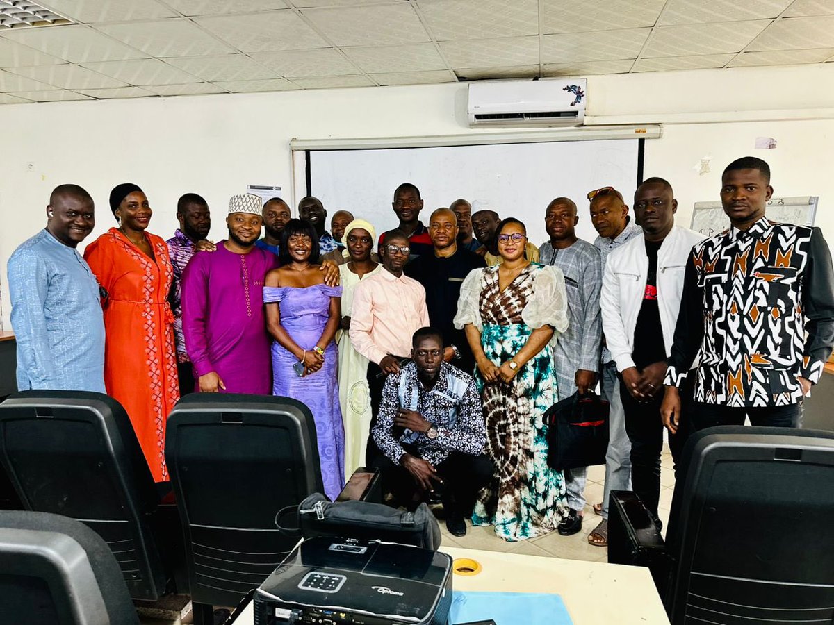 MoryM2514's tweet image. Fin de module de formation en gestion des ressources humaines avec le Conseiller juridique du #MTFP .
@GouvGN .