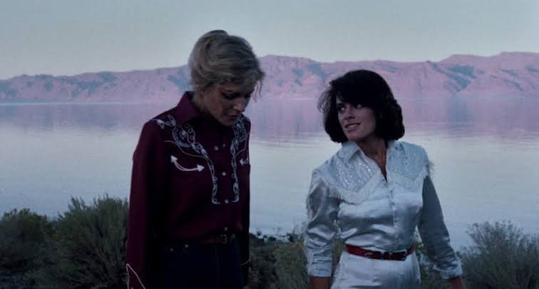 xicoflavio's tweet photo. Recommend 4 films directed by women.

India Song (1975) - Dir. Marguerite Duras
A New Leaf (1971) - Dir. Elaine May 
Golden Eighties (1986) - Dir. Chantal Akerman 
Desert Hearts (1985) - Dir. Donna Deitch https://t.co/cZYJbklCYn