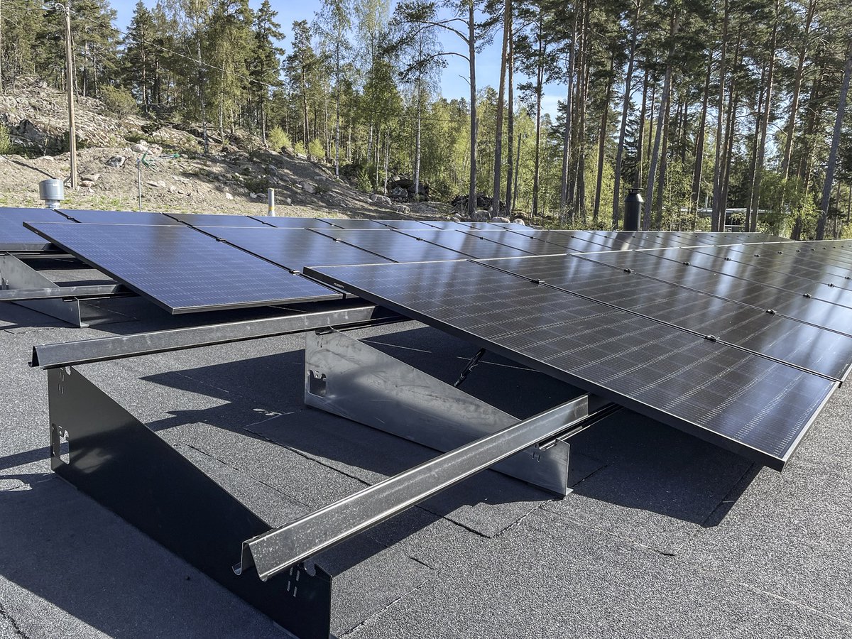 RAULI, the Scandinavian mounting system manufacturer, today announced that it has launched the new RAULI FLAT flat roof system, which enables solar panels to be installed vertically and attached to the roof by welding.