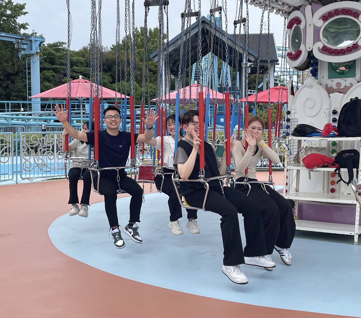 trident_l's tweet photo. 【ラグーナ研修②】

スタッフ経験だけでなく、お客さん目線でもしっかりと楽しみました🎢

夢に向かって頑張る仲間同士
目一杯学んで！食べて！遊びました✨

週明けもしっかりと学びましょう📚
#ラグーナ研修 #研修 #職場研修
#ラグーナ蒲郡 #愛知県専門学校
#トライデント外国語エアラインホテル https://t.co/U5TiC5R4mF
