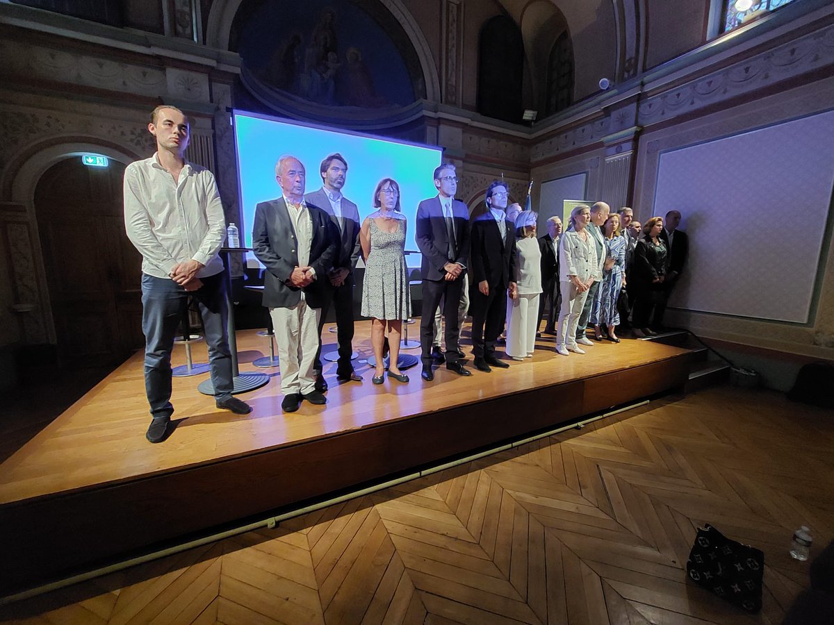 PatrickPessis's tweet photo. Un meeting très réussi, une salle enthousiaste, des Neuilléens, des Putéoliens et des Courbevoisiens heureux car @GeoffroyDidier et @Joelle_CR nous mènent à la victoire ❤️ https://t.co/9x0pZ0340X
