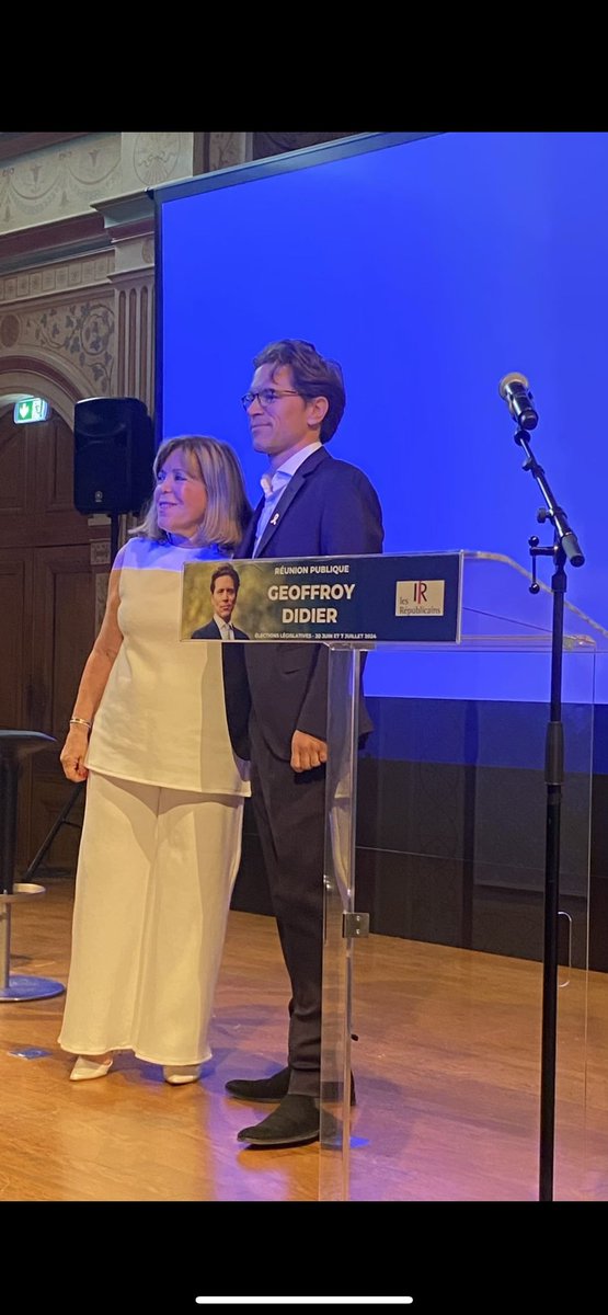 PatrickPessis's tweet photo. Un meeting très réussi, une salle enthousiaste, des Neuilléens, des Putéoliens et des Courbevoisiens heureux car @GeoffroyDidier et @Joelle_CR nous mènent à la victoire ❤️ https://t.co/9x0pZ0340X