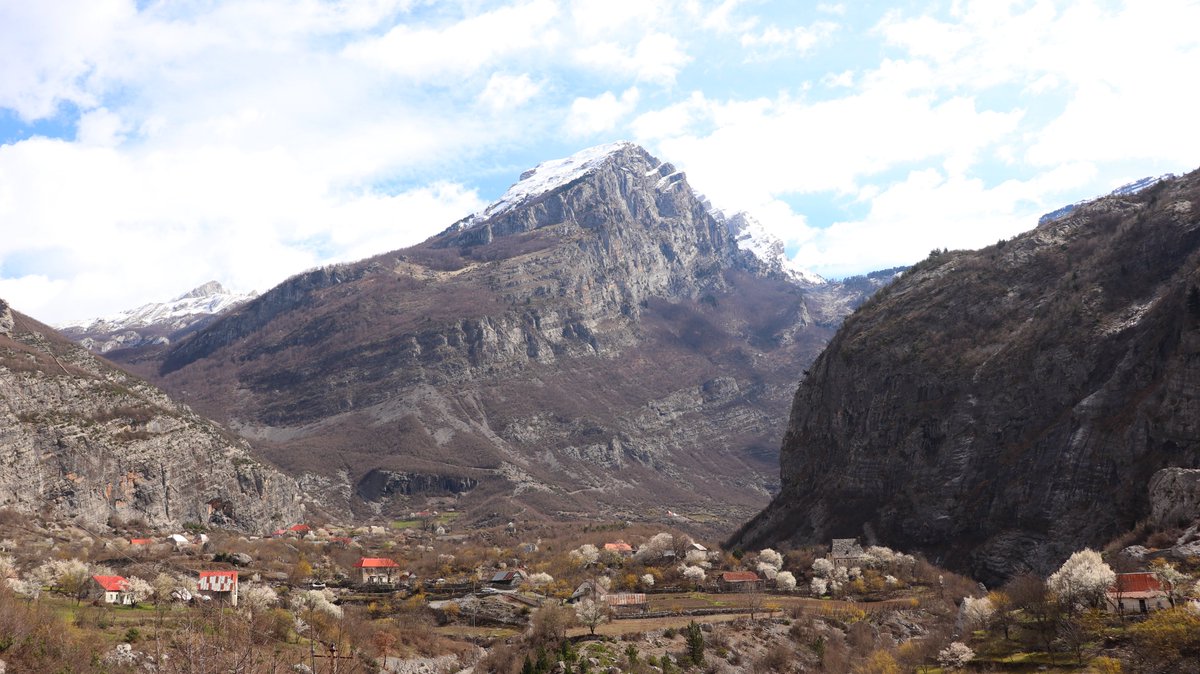 GO2Albania's tweet photo. #BookOfAlbanianAlps
#LibriAlpeveShqiptare
The first #TouristInformationCorner in #NIKÇ of #Kelmend Region in #AlbanianAlps #NationalPark.
12 pages full of data about #nature #resources & #human #inheritage of one of the most preserved area in #Albania.
#SelfGuide
#VisitKelmend https://t.co/axcQiwXB60