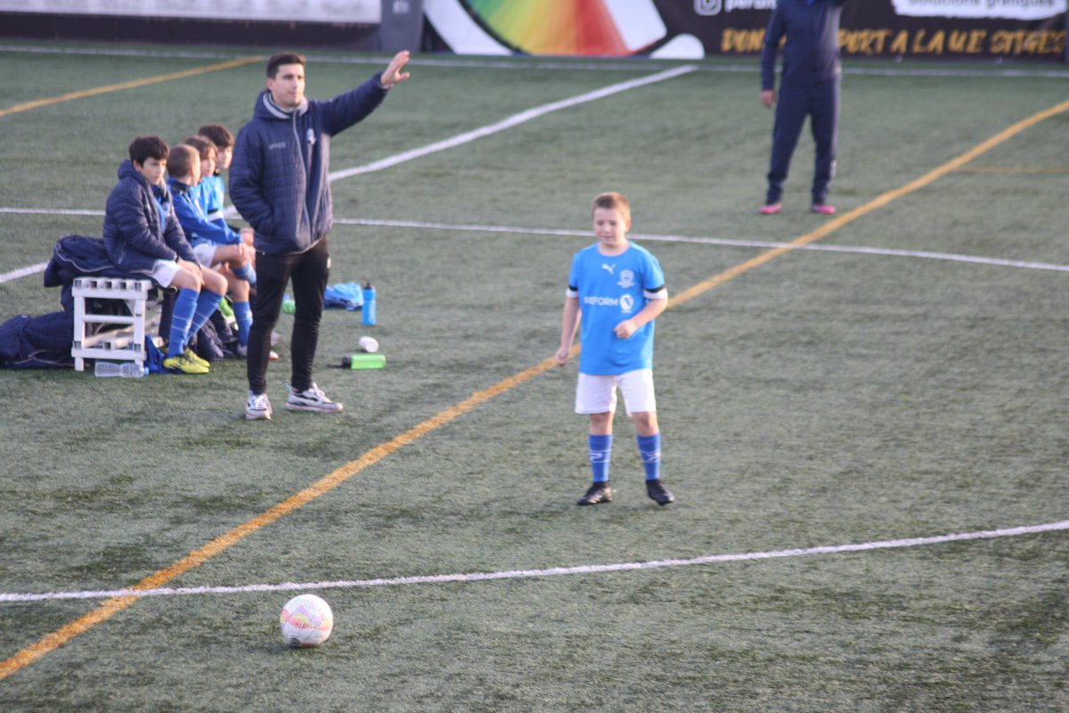 gabribernard8's tweet photo. Han sigut 12 anys increïbles. Va ser un honor vestir la samarreta de la Blanca com a jugador i ha sigut un immens orgull poder ser entrenador del club que considero casa meva. M’emporto grans records i la sensació de tenir una altre familia. 
Visca la Blanca💙🤍 @cfblancasub https://t.co/pcdN7GEznl