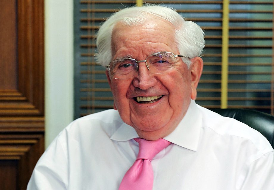 SteveChalke's tweet photo. Huge applause for Sir Jack Petchey, who died yesterday aged 98. Jack’s was a life lived for others. I owe him and the Petchey Foundation - which he founded and funded - so much, as does the whole @Oasis_UK movement and the children and families we serve. https://t.co/9yuiVSItRN