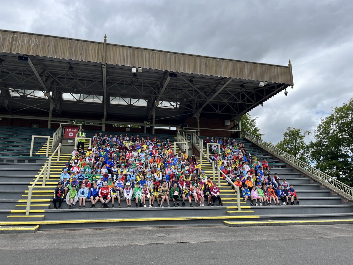 🇬🇧 Yesterday concluded the Under Starters Orders programme with 319 pupils from 13 primary schools visiting the <a href="/NatStudStallion/">The National Stud</a> and July Course <a href="/NewmarketRace/">Newmarket Racecourse</a>. A huge thank you to the <a href="/RacingtoSchool/">Racing to School</a> team for organising the day and to The National Stud and Newmarket Racecourse