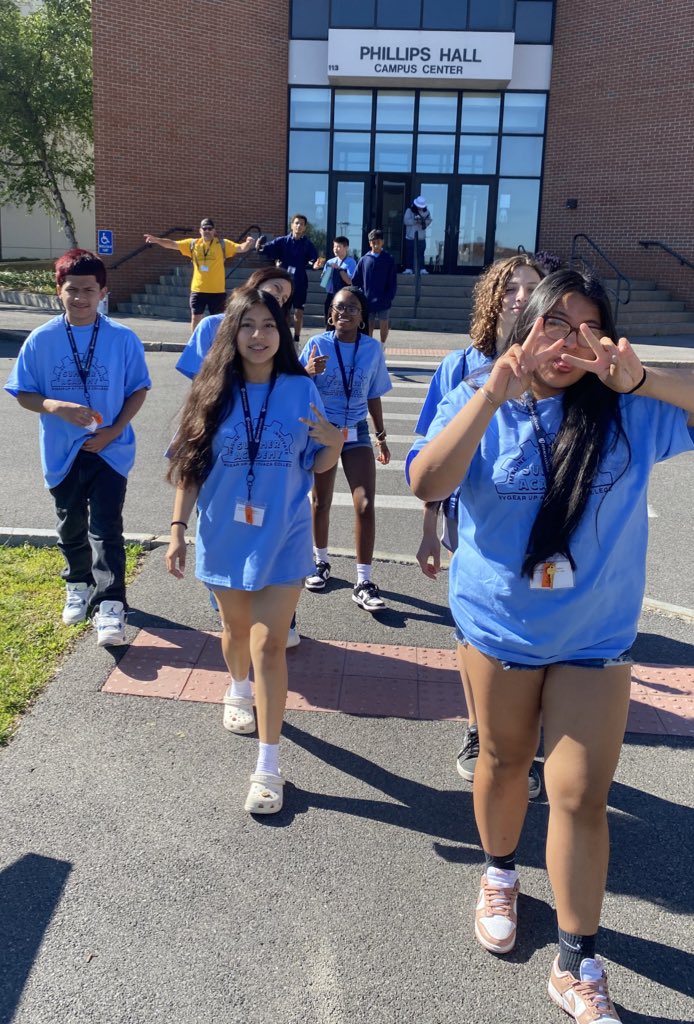We are up &amp; ready for day 2 @ Ithaca College w/NYGEARUP! <a href="/jessenunespe/">Jesse Nunes</a> 
<a href="/Wtrager1wtrager/">wtrager</a>