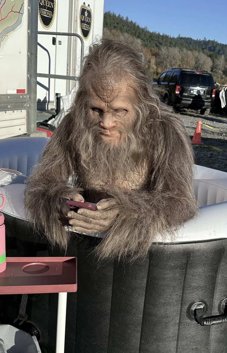 BarryPierce's tweet image. interviewed the dude who did the costumes for sasquatch sunset last week and asked if he had any bts pics, and boy did he deliver