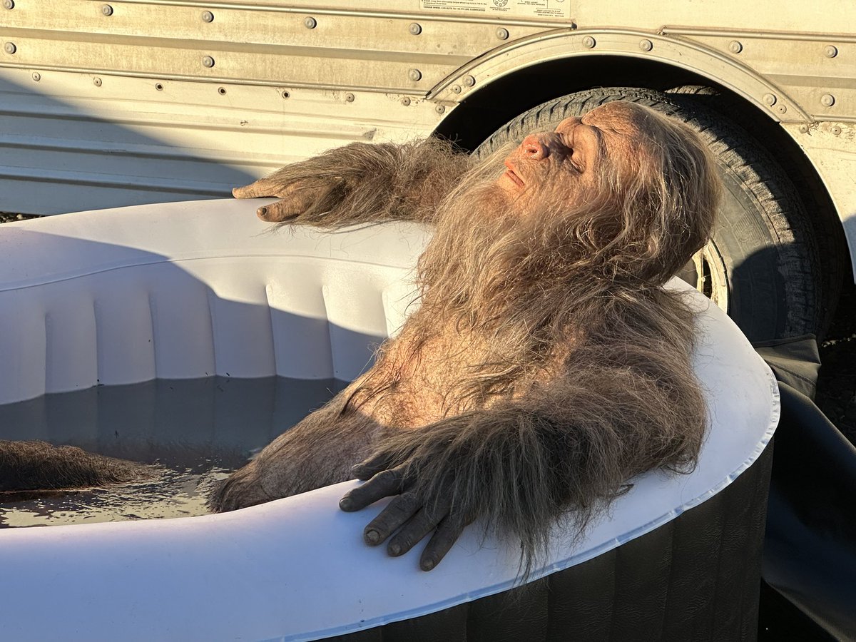 BarryPierce's tweet image. interviewed the dude who did the costumes for sasquatch sunset last week and asked if he had any bts pics, and boy did he deliver
